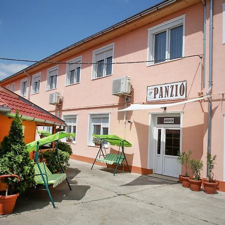 Centrál Panzió Szentes Exterior foto