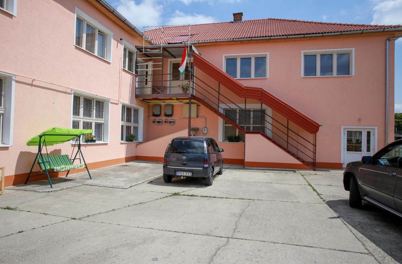 Centrál Panzió Szentes Exterior foto