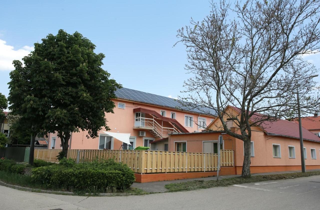 Centrál Panzió Szentes Exterior foto